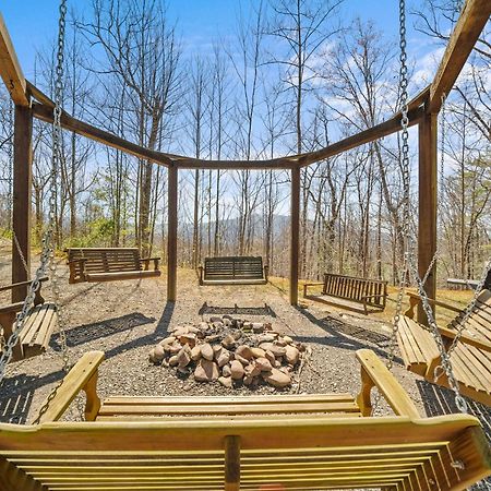 Stairway To Heaven Cabin By Staycating Gatlinburg Exterior photo