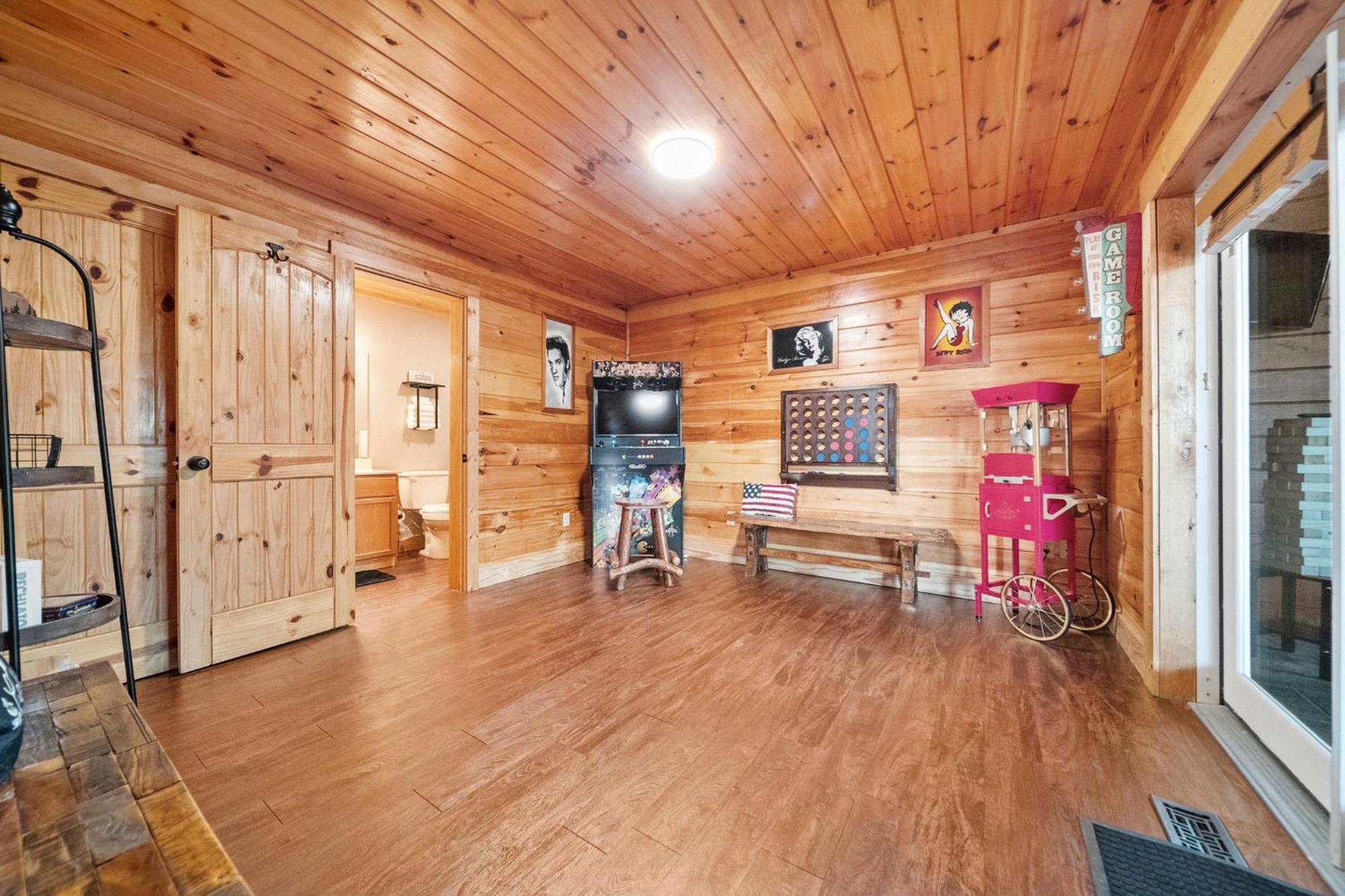 Stairway To Heaven Cabin By Staycating Gatlinburg Exterior photo