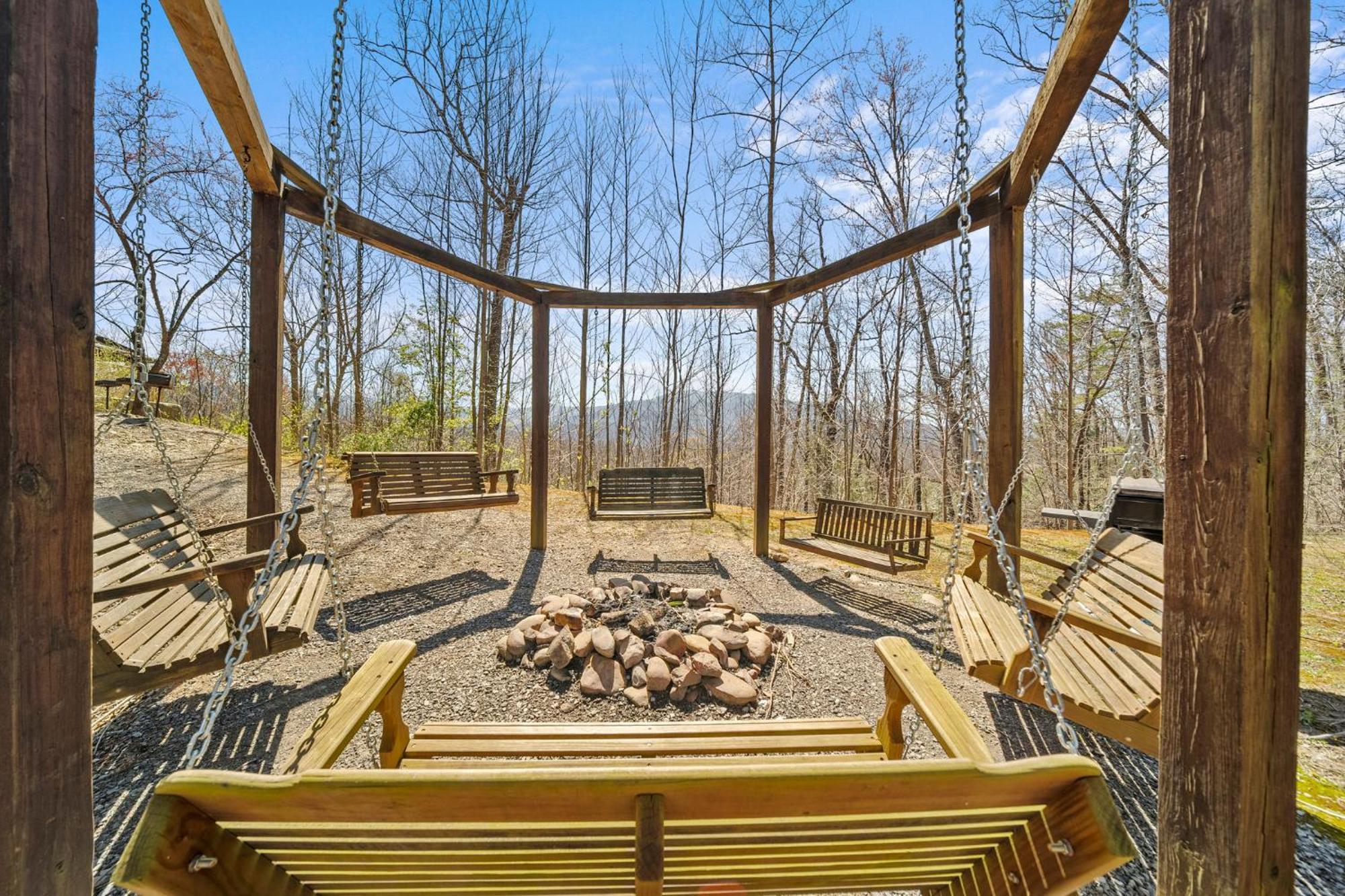 Stairway To Heaven Cabin By Staycating Gatlinburg Exterior photo
